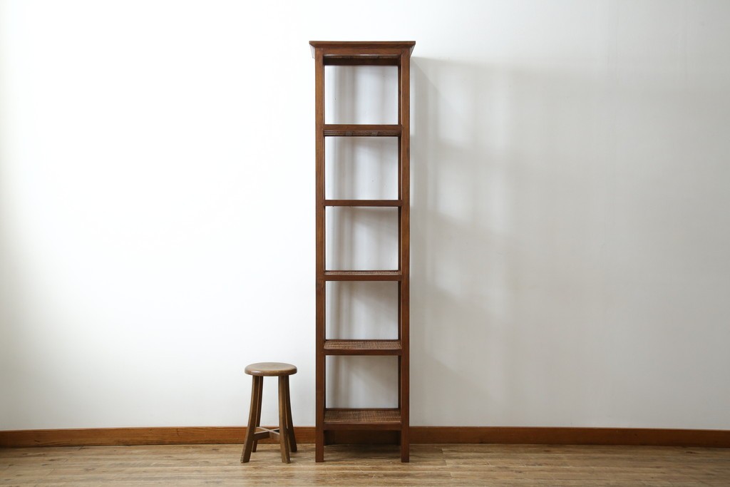 中古　希少な絶版品!　美品　アジアン家具　ヒッカドゥワ(HIKKA DUWA)　チーク材　シンプルな縦型飾り棚　(R-058369)