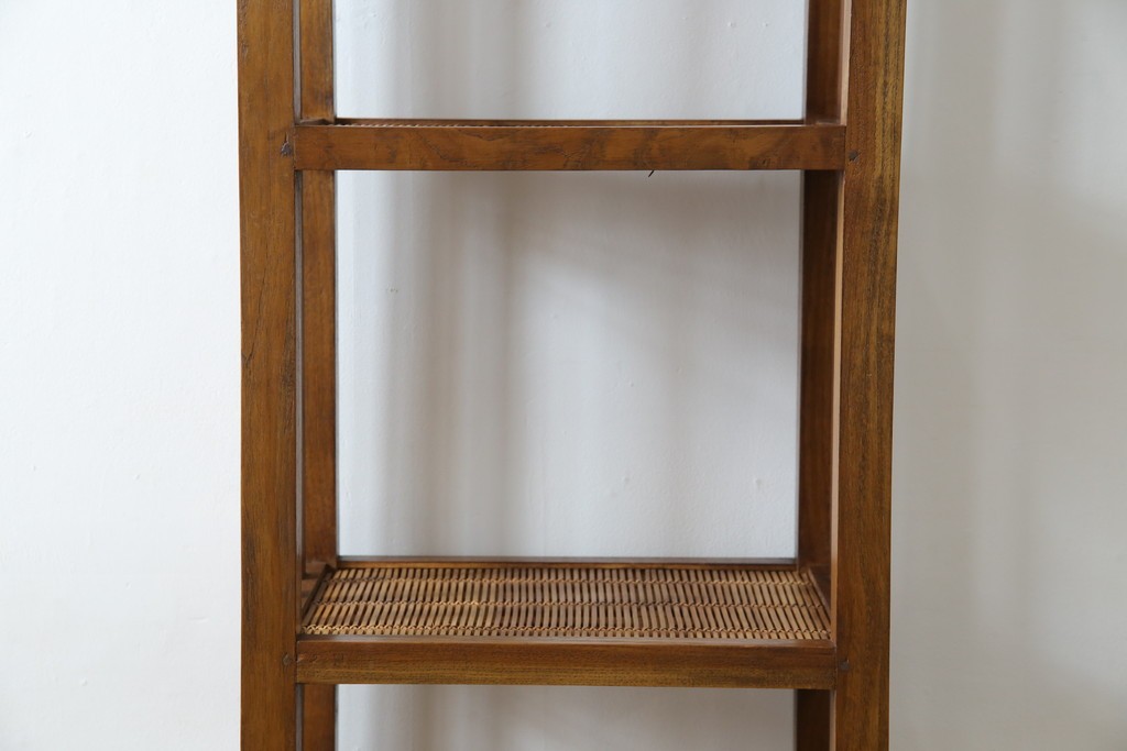 中古　希少な絶版品!　美品　アジアン家具　ヒッカドゥワ(HIKKA DUWA)　チーク材　シンプルな縦型飾り棚　(R-058369)