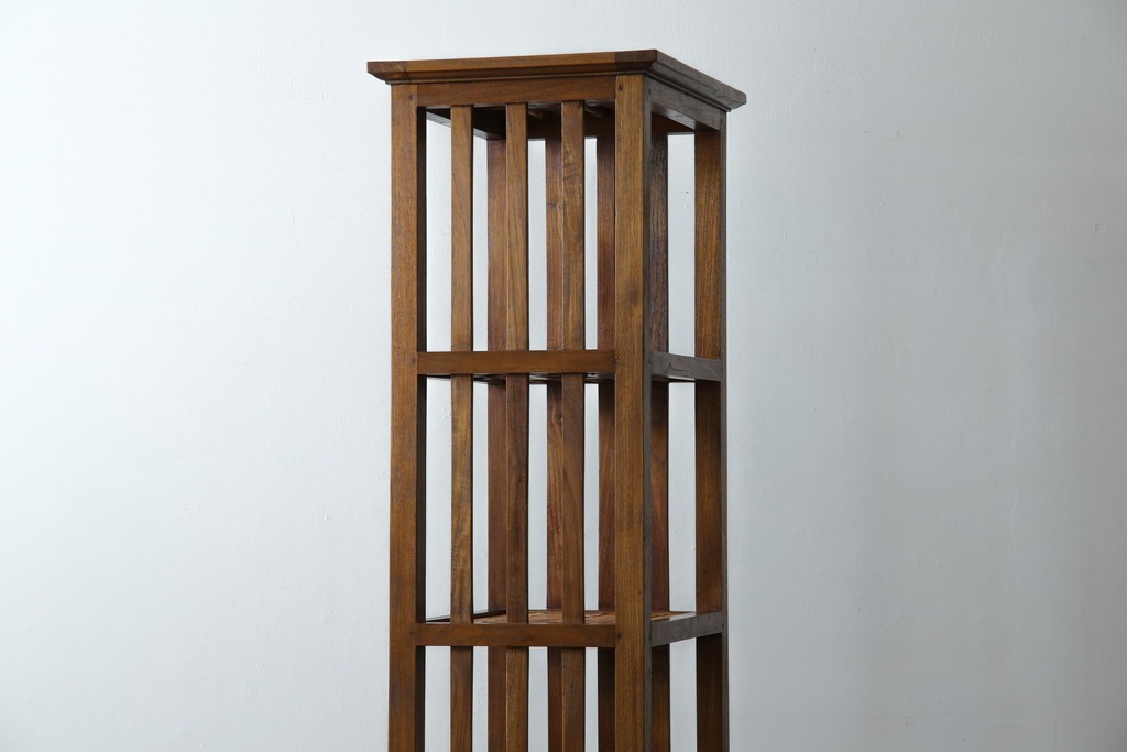 中古　希少な絶版品!　美品　アジアン家具　ヒッカドゥワ(HIKKA DUWA)　チーク材　シンプルな縦型飾り棚　(R-058369)