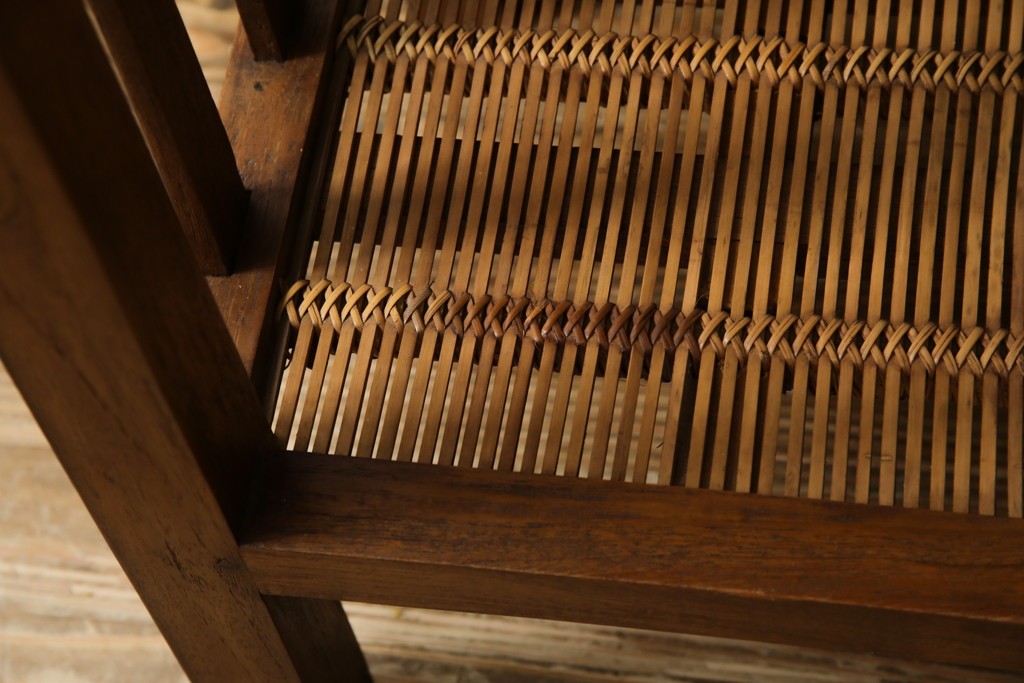 中古　希少な絶版品!　美品　アジアン家具　ヒッカドゥワ(HIKKA DUWA)　チーク材　シンプルな縦型飾り棚　(R-058369)