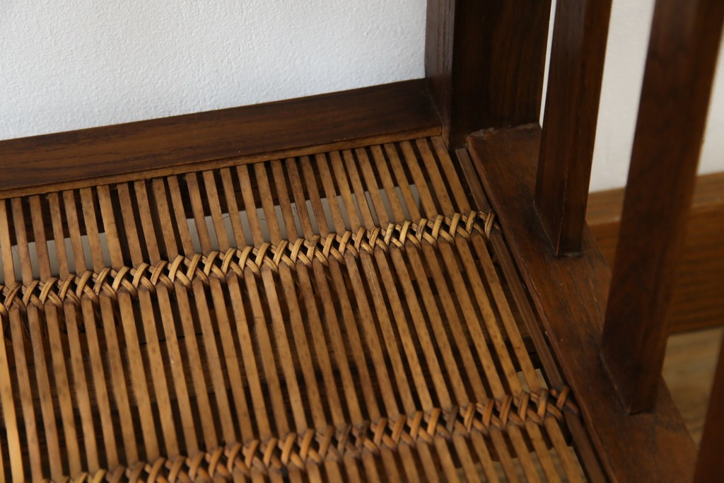 中古　希少な絶版品!　美品　アジアン家具　ヒッカドゥワ(HIKKA DUWA)　チーク材　シンプルな縦型飾り棚　(R-058369)