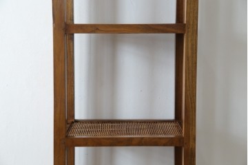 中古　希少な絶版品!　美品　アジアン家具　ヒッカドゥワ(HIKKA DUWA)　チーク材　シンプルな縦型飾り棚　(R-058369)