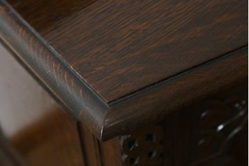 イギリスアンティーク　オーク材　クラシカルで品のある佇まいが美しいサイドボード(キャビネット、収納棚、戸棚)(R-058373)