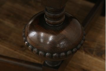イギリスアンティーク　オーク材　クラシカルで品のある佇まいが美しいサイドボード(キャビネット、収納棚、戸棚)(R-058373)