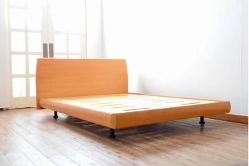 中古　美品　arflex(アルフレックス)　GERBERA(ガーベラ)　チェリー材　温かみのある木の風合いとシンプルなデザインが魅力的なベッドフレーム(ダブルベッド、ダブルサイズ)(定価約38万円)(R-058374)