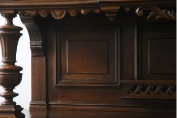 特大最高級!　イギリスアンティーク　マホガニー材　彫刻の素晴らしい二段重ねパーラーキャビネット(食器棚、戸棚、収納棚、カップボード)(R-058375)