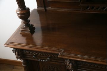 特大最高級!　イギリスアンティーク　マホガニー材　彫刻の素晴らしい二段重ねパーラーキャビネット(食器棚、戸棚、収納棚、カップボード)(R-058375)