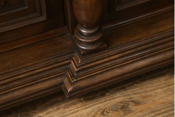 特大最高級!　イギリスアンティーク　マホガニー材　彫刻の素晴らしい二段重ねパーラーキャビネット(食器棚、戸棚、収納棚、カップボード)(R-058375)