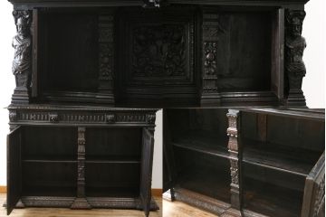 特大最高級!　イギリスアンティーク　オーク材　彫刻の素晴らしいパーラーキャビネット(食器棚、戸棚、収納棚、カップボード)(R-058376)