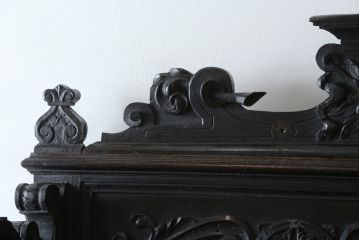 特大最高級!　イギリスアンティーク　オーク材　彫刻の素晴らしいパーラーキャビネット(食器棚、戸棚、収納棚、カップボード)(R-058376)