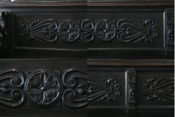 特大最高級!　イギリスアンティーク　オーク材　彫刻の素晴らしいパーラーキャビネット(食器棚、戸棚、収納棚、カップボード)(R-058376)