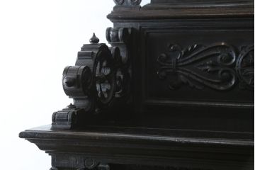 特大最高級!　イギリスアンティーク　オーク材　彫刻の素晴らしいパーラーキャビネット(食器棚、戸棚、収納棚、カップボード)(R-058376)