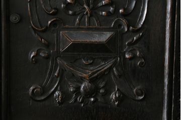 特大最高級!　イギリスアンティーク　オーク材　彫刻の素晴らしいパーラーキャビネット(食器棚、戸棚、収納棚、カップボード)(R-058376)