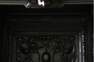 特大最高級!　イギリスアンティーク　オーク材　彫刻の素晴らしいパーラーキャビネット(食器棚、戸棚、収納棚、カップボード)(R-058376)