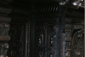 特大最高級!　イギリスアンティーク　オーク材　彫刻の素晴らしいパーラーキャビネット(食器棚、戸棚、収納棚、カップボード)(R-058376)