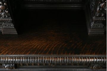特大最高級!　イギリスアンティーク　オーク材　彫刻の素晴らしいパーラーキャビネット(食器棚、戸棚、収納棚、カップボード)(R-058376)