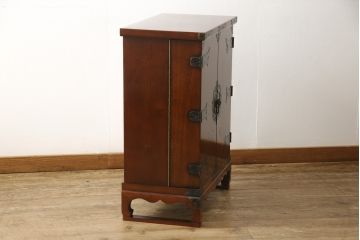 ビンテージ家具　アンティーク調　李朝デザイン　雅やかな佇まいが魅力的な収納棚(キャビネット、箪笥、戸棚、ヴィンテージ)(R-058381)