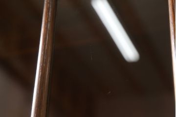 イギリスアンティーク　オーク材　細やかな彫刻がクラシカルな雰囲気を高めるサイドキャビネット(ブックケース、サイドボード、飾り棚、収納棚、戸棚、ガラスケース)(R-058383)
