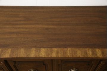 中古　美品　マホガニー材　DREXEL HERITAGE(ドレクセルヘリテイジ)　重厚感あるつくりが魅力的なサイドボード(チェスト、カウンター、リビングボード)(R-058386)
