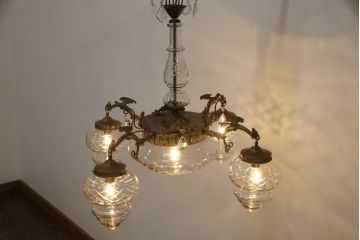 ヴィンテージ照明　アメリカビンテージ　クラシカルな空間を演出する真鍮製のシャンデリア(天井照明、吊り下げ照明)(R-058387)