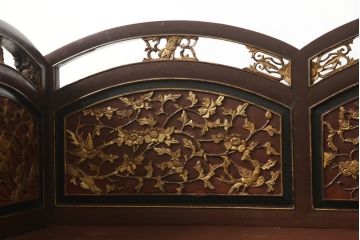 アンティーク家具　中国　金箔を使った装飾彫刻が目を惹くベンチソファ(ラウンジチェア、板座チェア)(R-058394)