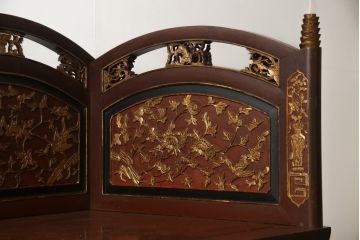 アンティーク家具　中国　金箔を使った装飾彫刻が目を惹くベンチソファ(ラウンジチェア、板座チェア)(R-058394)