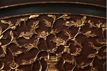 アンティーク家具　中国　金箔を使った装飾彫刻が目を惹くベンチソファ(ラウンジチェア、板座チェア)(R-058394)