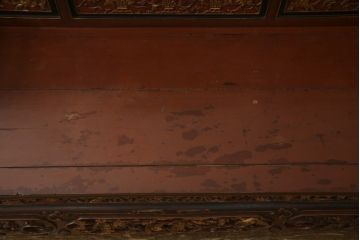 アンティーク家具　中国　金箔を使った装飾彫刻が目を惹くベンチソファ(ラウンジチェア、板座チェア)(R-058394)