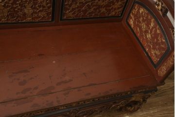 アンティーク家具　中国　金箔を使った装飾彫刻が目を惹くベンチソファ(ラウンジチェア、板座チェア)(R-058394)