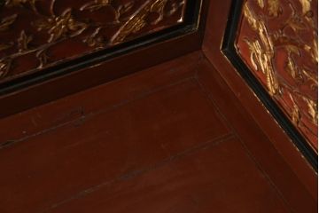 アンティーク家具　中国　金箔を使った装飾彫刻が目を惹くベンチソファ(ラウンジチェア、板座チェア)(R-058394)