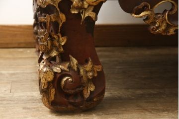 アンティーク家具　中国　金箔を使った装飾彫刻が目を惹くベンチソファ(ラウンジチェア、板座チェア)(R-058394)