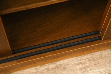 中古　美品　三越　Brugge(ブルージュ)　ステンドグラスがクラシカルな雰囲気を醸し出す収納棚(定価約21万円)(飾り棚、戸棚、キャビネット、食器棚)(R-058397)