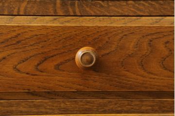 中古　美品　三越　Brugge(ブルージュ)　カントリーハウス　ステンドグラスがクラシカルな雰囲気を醸し出すキャビネット(飾り棚、戸棚、収納棚)(R-058398)