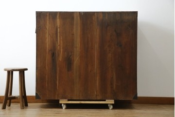 和製アンティーク　前面栗材　漆のきれいな桜丸金具の米沢箪笥　(R-058400)