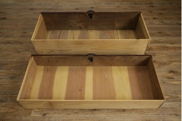 和製アンティーク　前面栗材　漆のきれいな桜丸金具の米沢箪笥　(R-058400)