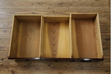 和製アンティーク　前面栗材　漆のきれいな桜丸金具の米沢箪笥　(R-058400)