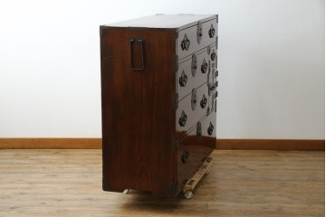 和製アンティーク　前面栗材　漆のきれいな桜丸金具の米沢箪笥　(R-058400)