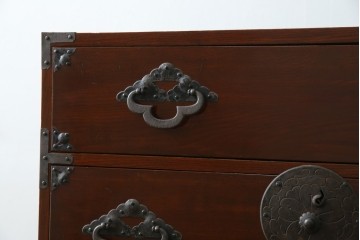 和製アンティーク　前面栗材　漆のきれいな桜丸金具の米沢箪笥　(R-058400)