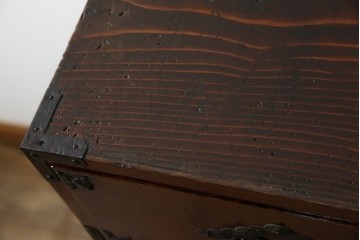 和製アンティーク　前面栗材　漆のきれいな桜丸金具の米沢箪笥　(R-058400)