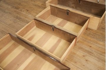和製アンティーク　前面栗材　漆のきれいな桜丸金具の米沢箪笥(和タンス、衣装箪笥、収納たんす、時代箪笥、引き出し)(R-058400)