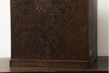 中古　美品　伝統工芸　日光彫り　大胆にあしらわれた花の図柄が魅力的な小引き出し(小物収納・卓上収納)(R-058401)