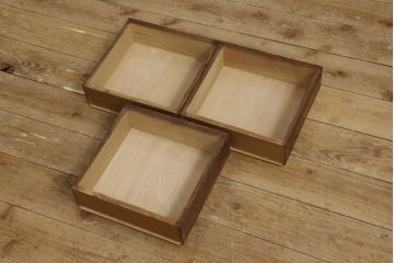 中古　美品　伝統工芸　日光彫り　大胆にあしらわれた花の図柄が魅力的な小引き出し(小物収納・卓上収納)(R-058401)