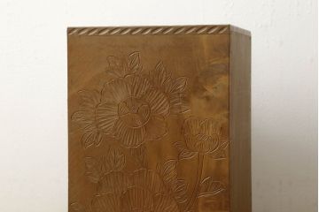 中古　美品　伝統工芸　日光彫り　大胆にあしらわれた花の図柄が魅力的な小引き出し(小物収納・卓上収納)(R-058403)