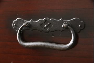 和製アンティーク　美品!　激レア　まるまるとした兎(うさぎ)をかたどった金具が珍しい東北衣装箪笥(時代箪笥、和タンス、収納たんす、引き出し)(R-058406)