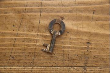 和製アンティーク　美品!　激レア　まるまるとした兎(うさぎ)をかたどった金具が珍しい東北衣装箪笥(時代箪笥、和タンス、収納たんす、引き出し)(R-058406)