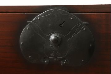 和製アンティーク　美品!　激レア　まるまるとした兎(うさぎ)をかたどった金具が珍しい東北衣装箪笥・上段(時代箪笥、和タンス、収納たんす、引き出し)(R-058407)