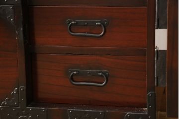 和製アンティーク　美品!　激レア　まるまるとした兎(うさぎ)をかたどった金具が珍しい東北衣装箪笥・下段(時代箪笥、和タンス、収納たんす、引き出し)(R-058408)
