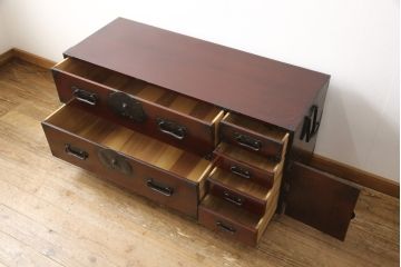 和製アンティーク　美品!　激レア　まるまるとした兎(うさぎ)をかたどった金具が珍しい東北衣装箪笥・下段(時代箪笥、和タンス、収納たんす、引き出し)(R-058408)