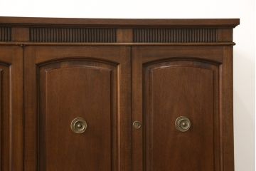 中古　美品　DREXEL HERITAGE(ドレクセルヘリテイジ)　Triune(トライユン)　優雅な佇まいが魅力のクリデンザキャビネット(クレデンザ、サイドボード、リビングボード)(定価約66万円)(R-058413)