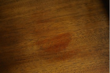 イギリスアンティーク　マホガニー材　象嵌入り　三面ガラス　クラシカルな雰囲気を醸し出すキャビネット　(R-058414)